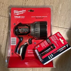 Milwaukee spot light